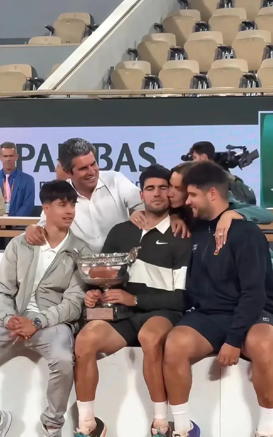 美国网球队绝杀德国网球队，阿尔卡拉斯三分雨点燃全场