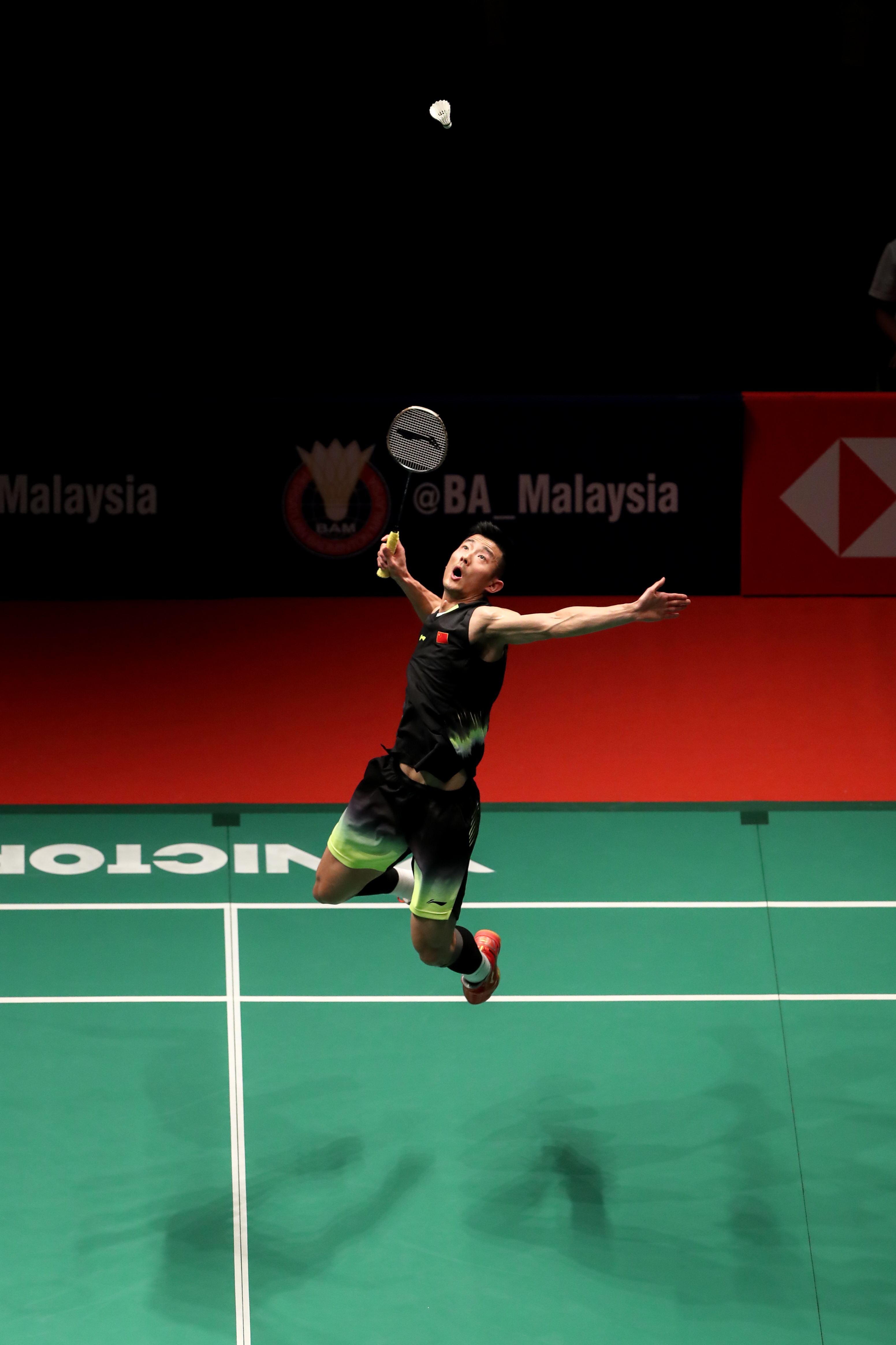 印尼羽毛球队完胜丹麦羽毛球队，谌龙关键制胜