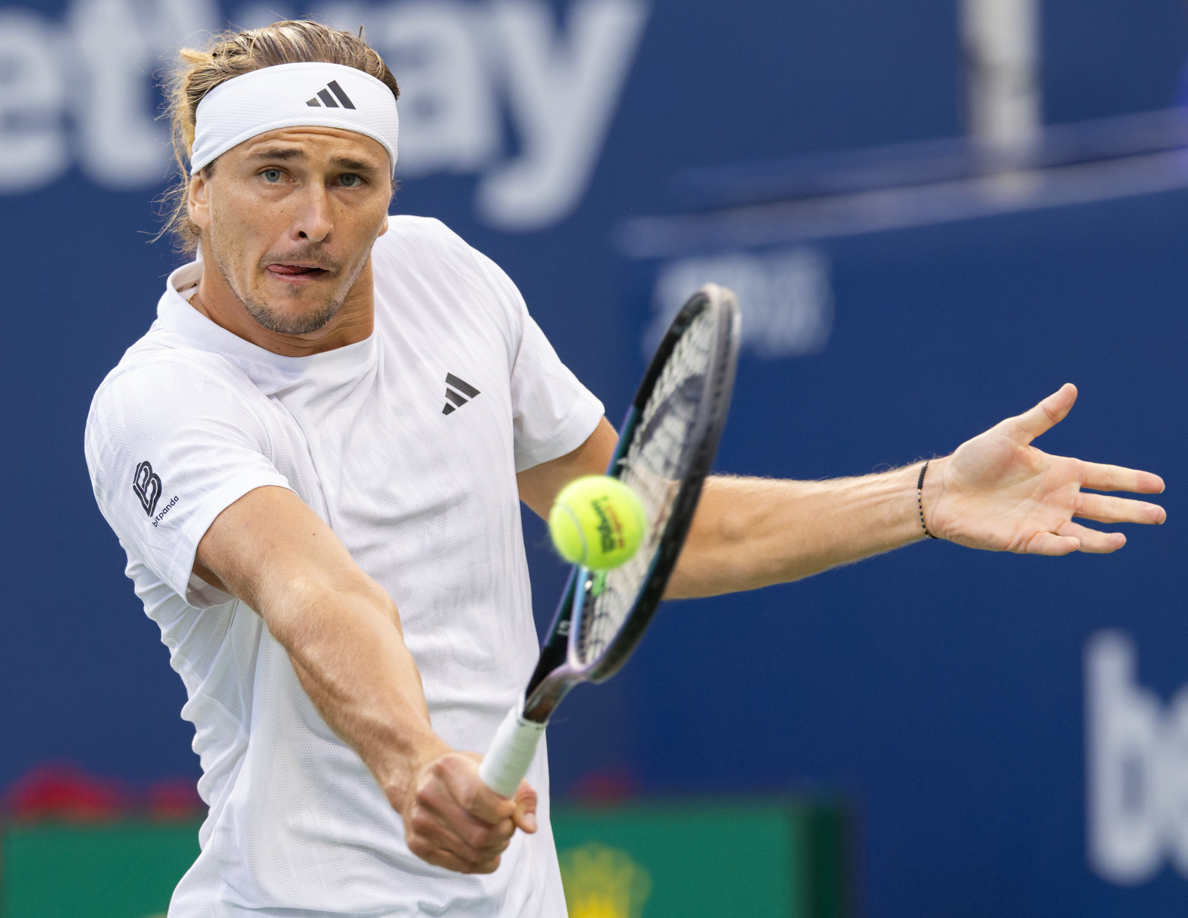 欧洲网球队力克英国网球队，兹维列夫绝境逆转