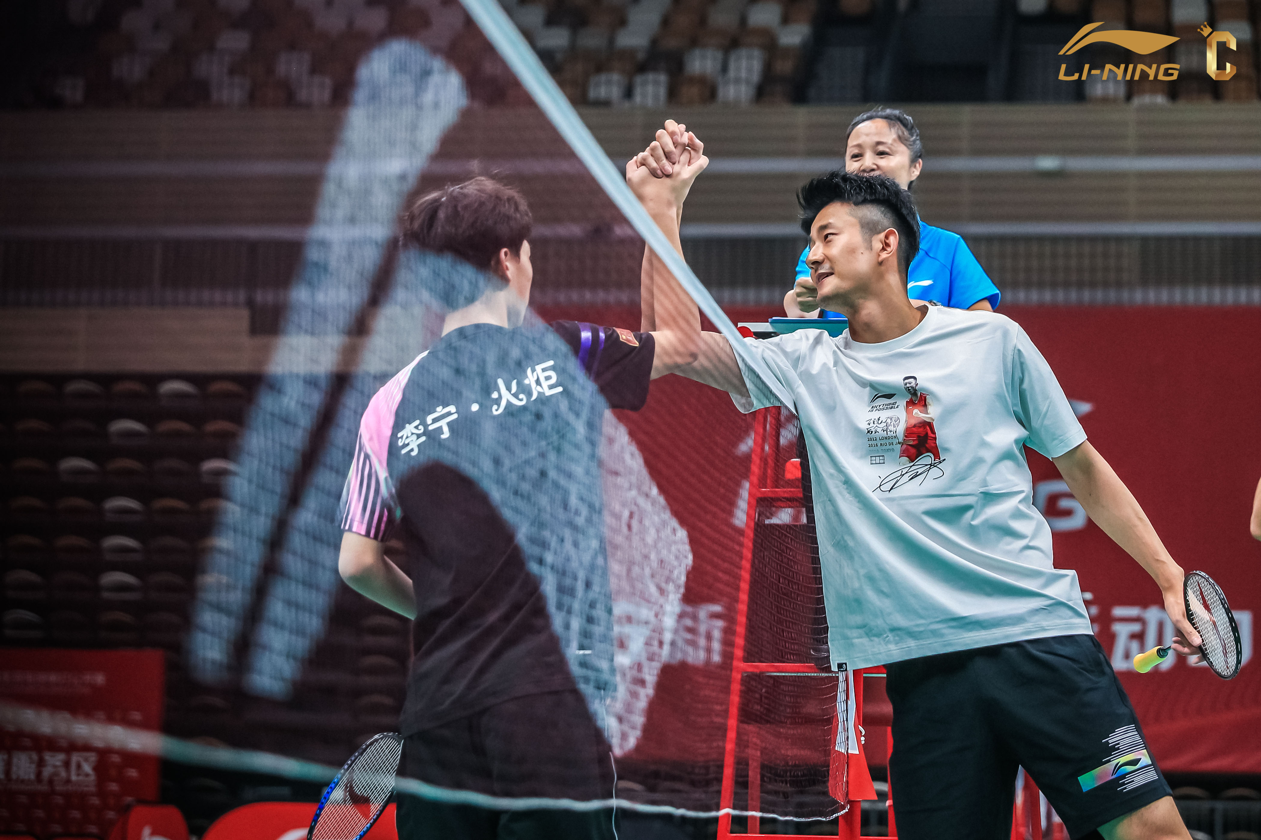 泰国羽毛球队险胜日本羽毛球队，谌龙打破历史纪录