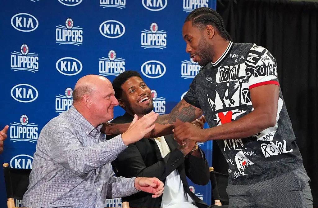 关于马刺完胜76人,伦纳德三分雨点燃全场的信息 关于马刺完胜76人,伦纳德三分雨点燃全场的信息