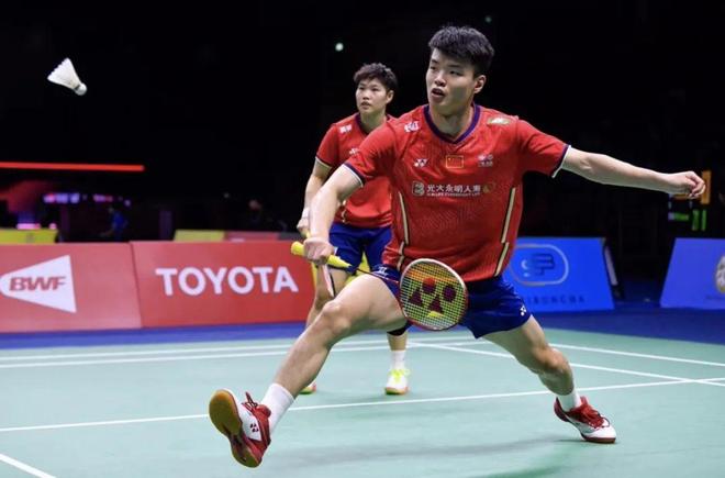 泰国队碾压中国队，黄鸭组合点燃赛场