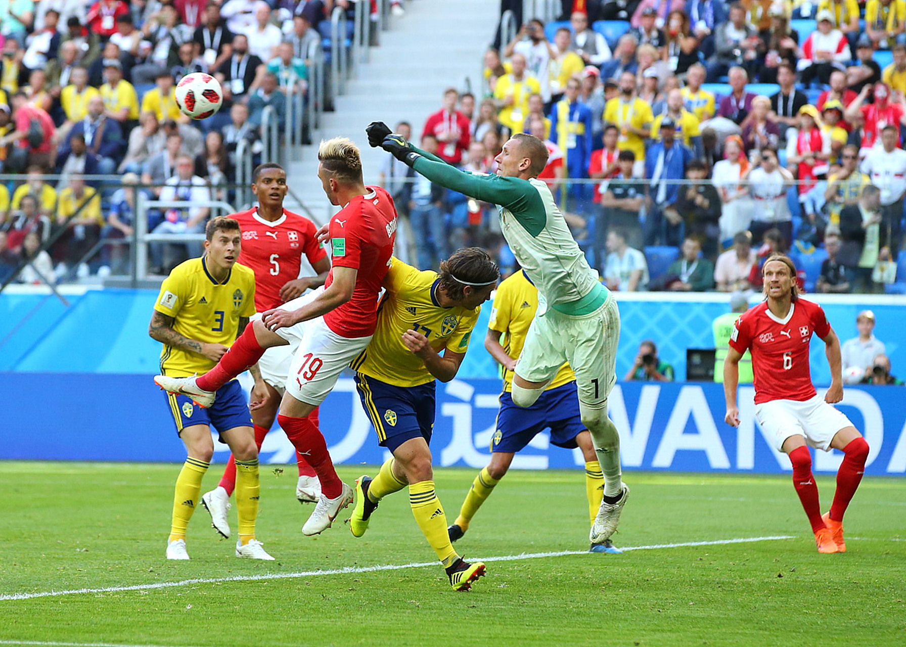 荷兰国家队表现抢眼,欧预赛赛况精彩 荷兰国家队表现抢眼,欧预赛赛况精彩