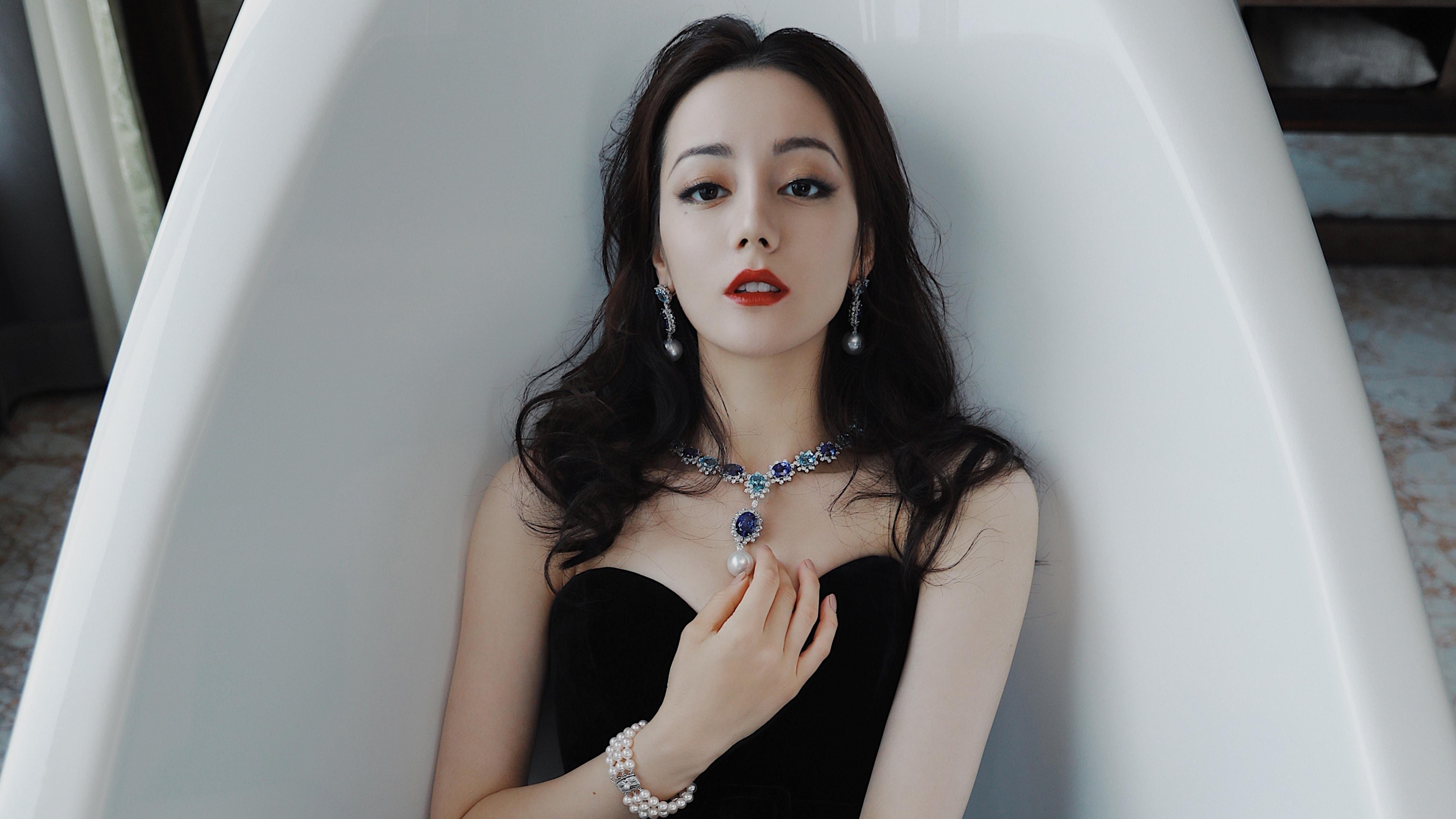 逆袭之夜,哈斯绝境翻盘雷诺,佩雷兹以破纪录之姿加冕双星之战