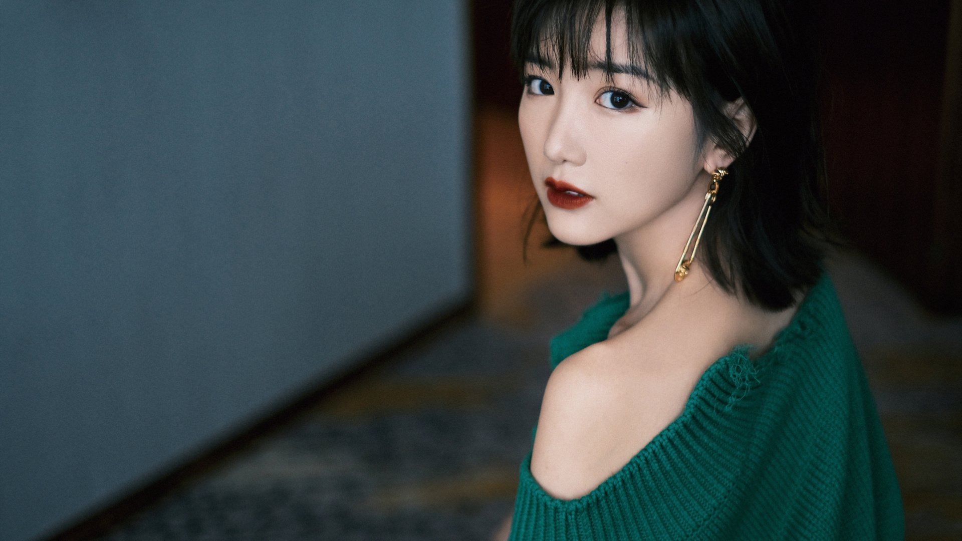 足球新纪元，阿尔瓦雷斯改写历史，加拿大用最非加拿大的方式狂胜阿尔及利亚