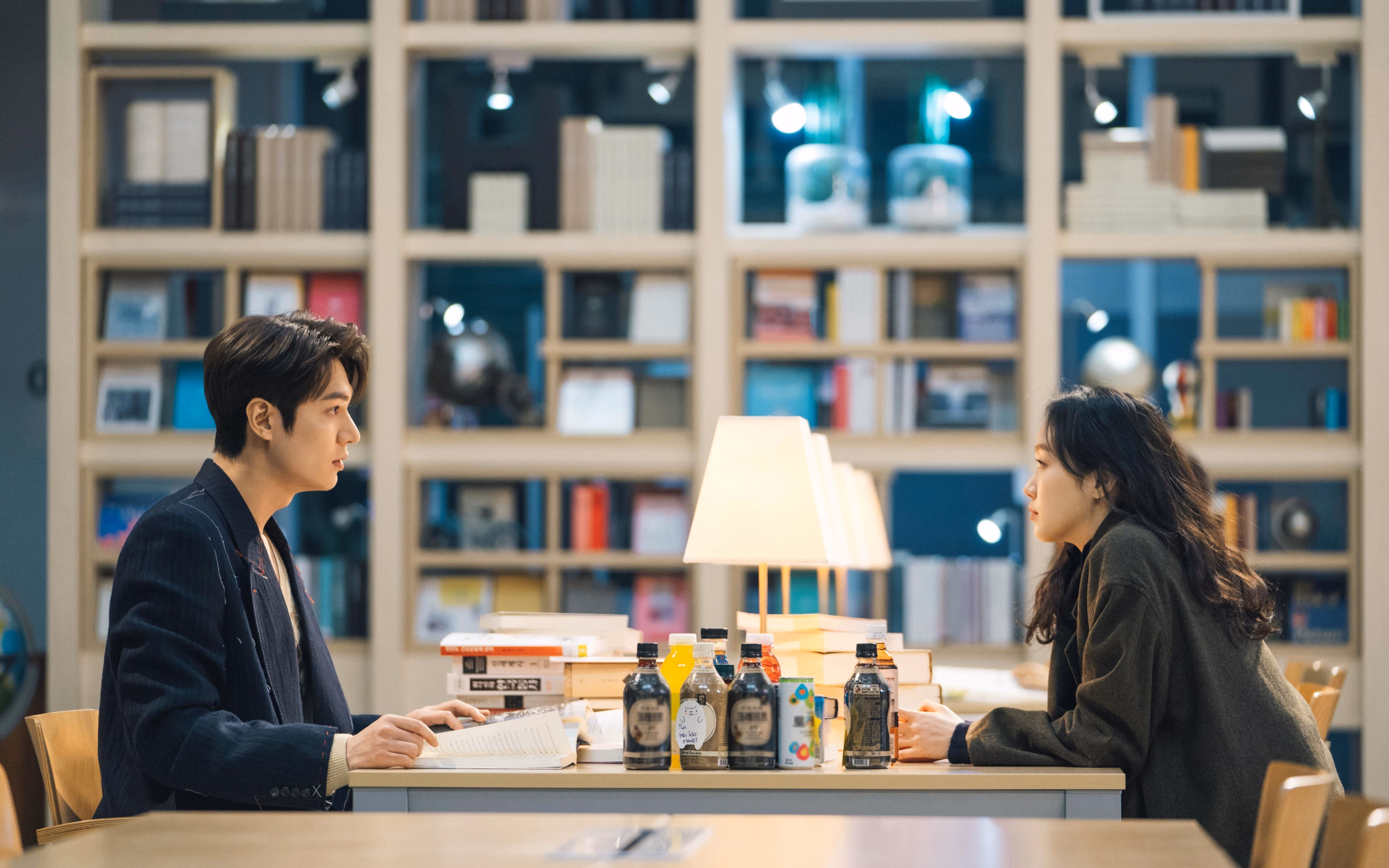 东方磐石西方矛，金玟哉铸就比利时逆转乌克兰的关键一夜