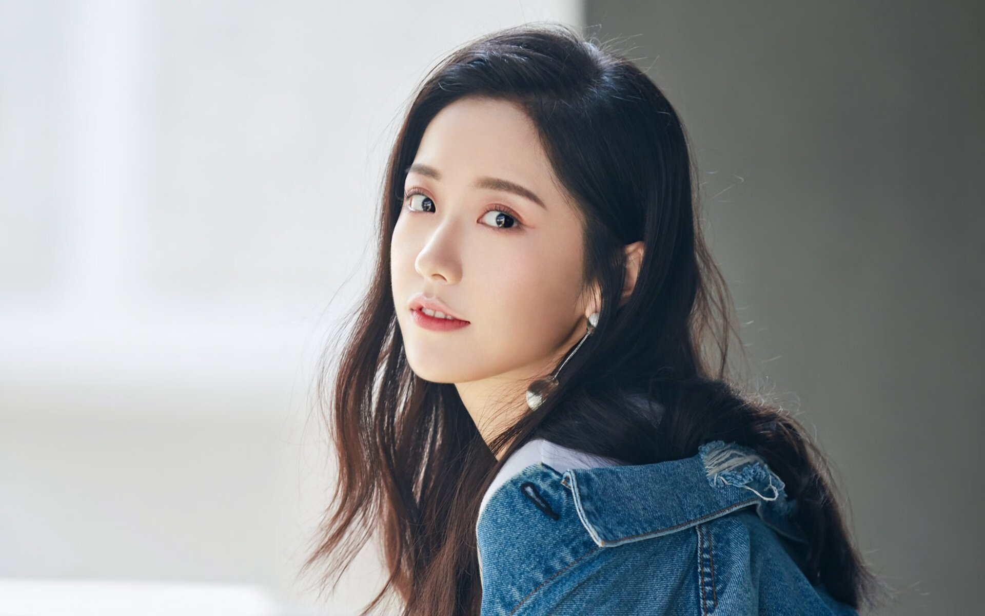 魔幻现实主义的篮球之夜，上海滩的魔术师与欧冠暗夜的灯塔