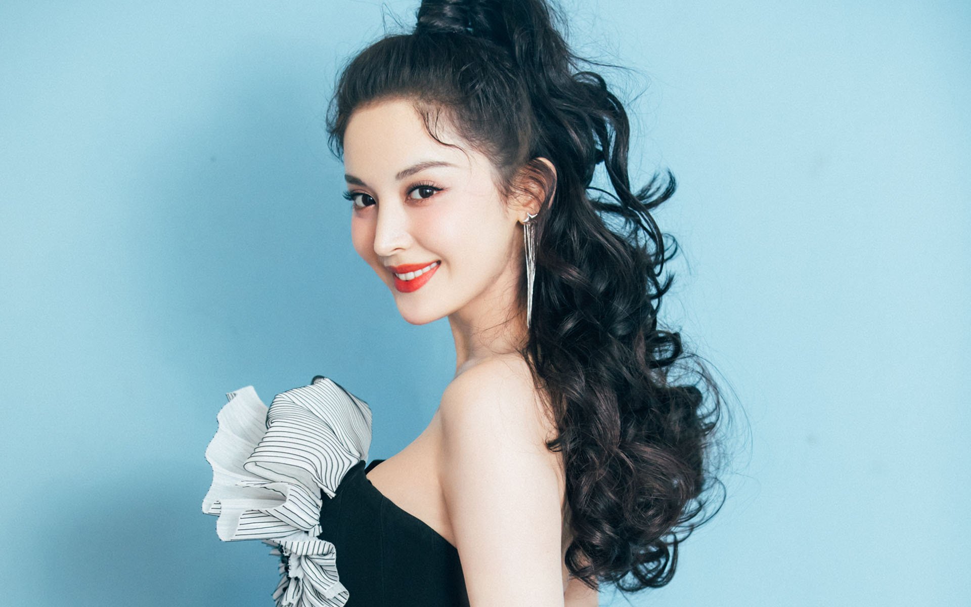 幕布落下时，在进球与咏叹调之间，寻找足球的真实